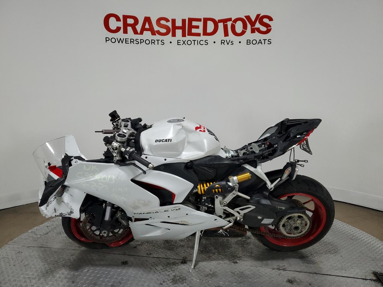 Image 3 of 2022 DUCATI PANIGALE V2 2022 with VIN ZDMHAATW9NB006403