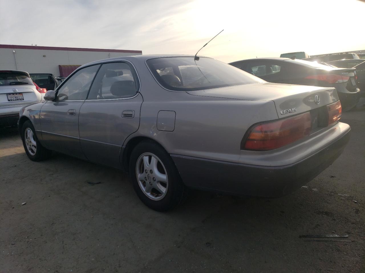 Image 2 of 1993 LEXUS ES 300 1993 with VIN JT8VK13T2P0165911