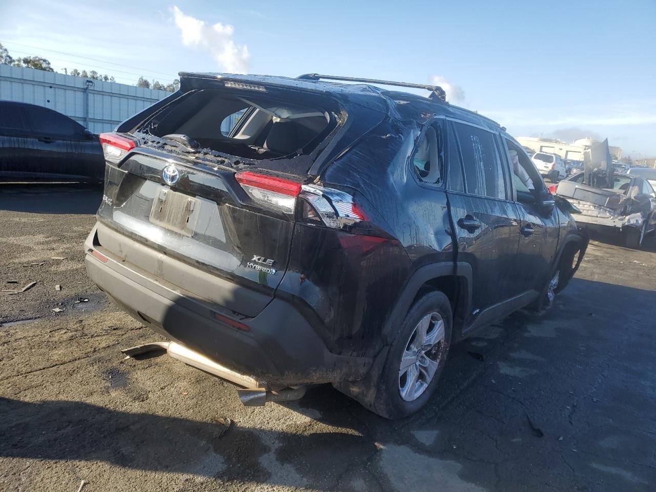 Image 3 of 2020 TOYOTA RAV4 XLE 2020 with VIN 4T3R6RFV5LU003960