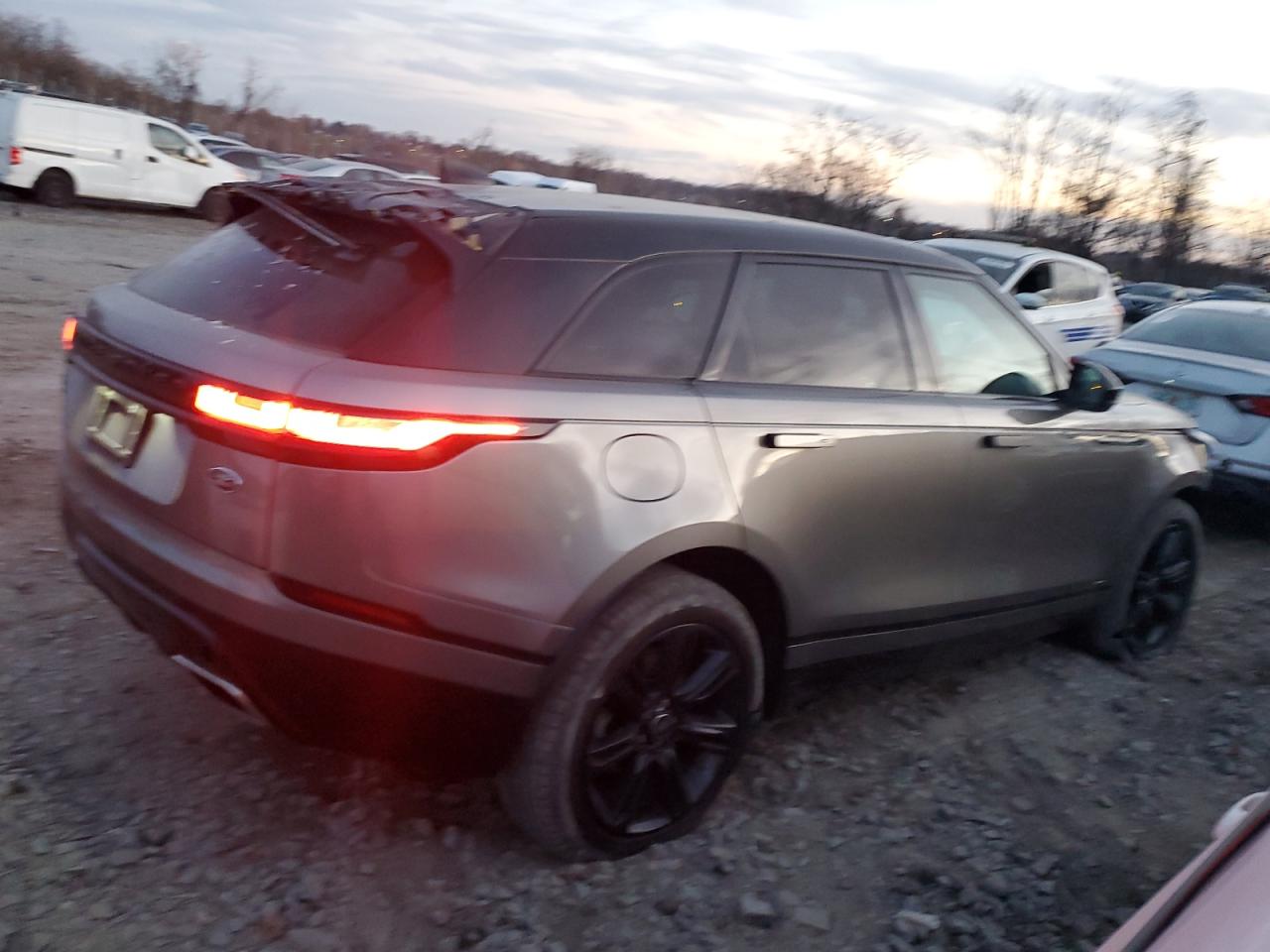 Изображение 3 2020 LAND ROVER RANGE ROVER VELAR R-DYNAMIC S 2020 с VIN SALYK2FV8LA271083