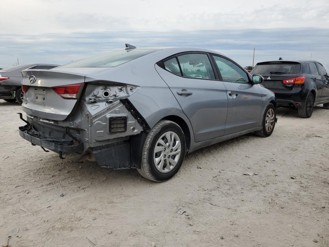 Image 3 of 2017 HYUNDAI ELANTRA SE 2017 with VIN 5NPD74LF4HH111802