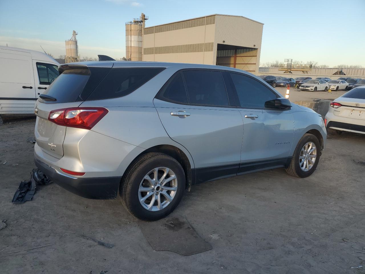 Изображение 3 2018 CHEVROLET EQUINOX LS 2018 с VIN 3GNAXREV3JL105104