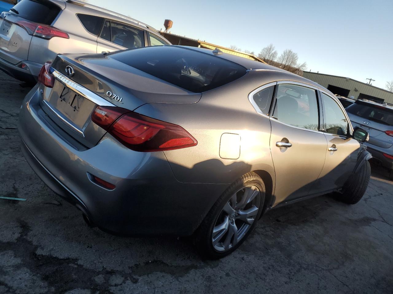 Obraz 3 z 2016 INFINITI Q70L 5.6 2016 z VIN JN1AY1PR2GM590019