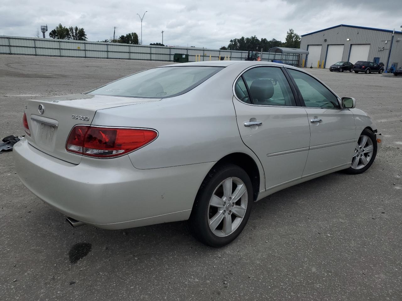 Image 3 of 2005 LEXUS ES 330 2005 with VIN JTHBA30G255129693