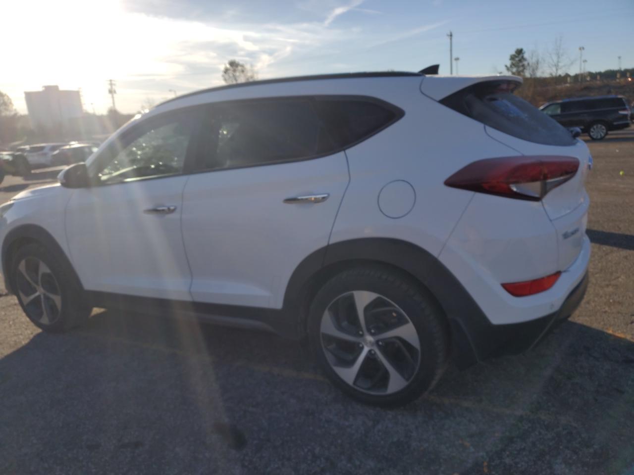 Изображение 2 2016 HYUNDAI TUCSON LIMITED 2016 с VIN KM8J33A26GU024427