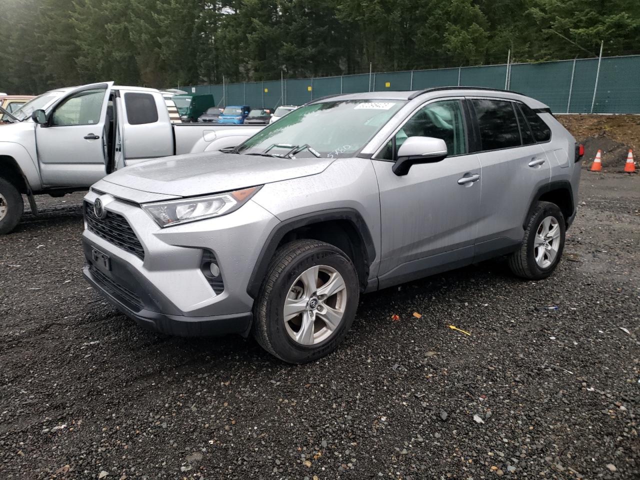Изображение 1 2019 TOYOTA RAV4 XLE 2019 с VIN 2T3P1RFV0KC015780