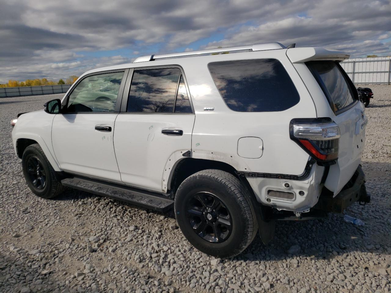 Image 2 of 2014 TOYOTA 4RUNNER SR5 2014 with VIN JTEBU5JR9E5194380