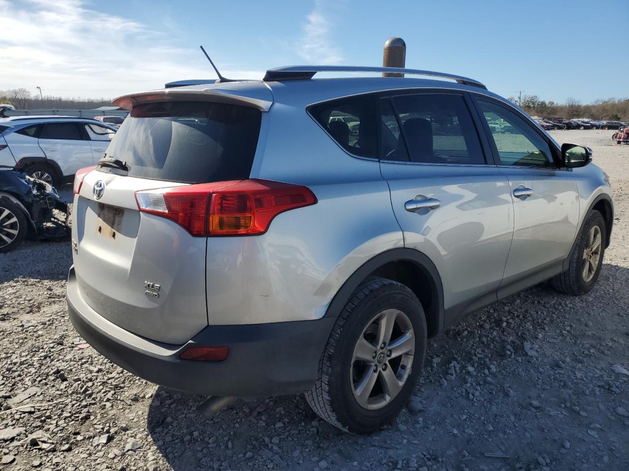 Obraz 3 z 2015 TOYOTA RAV4 XLE 2015 z VIN JTMRFREV7FJ020456