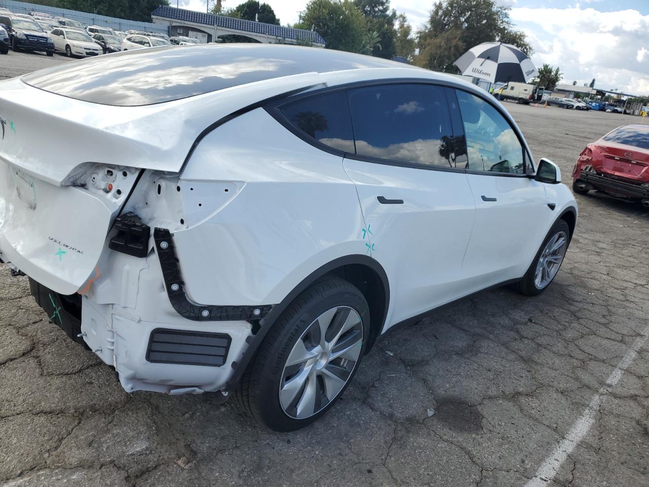 Obraz 3 z 2022 TESLA MODEL Y  2022 z VIN 7SAYGDEEXNF551963