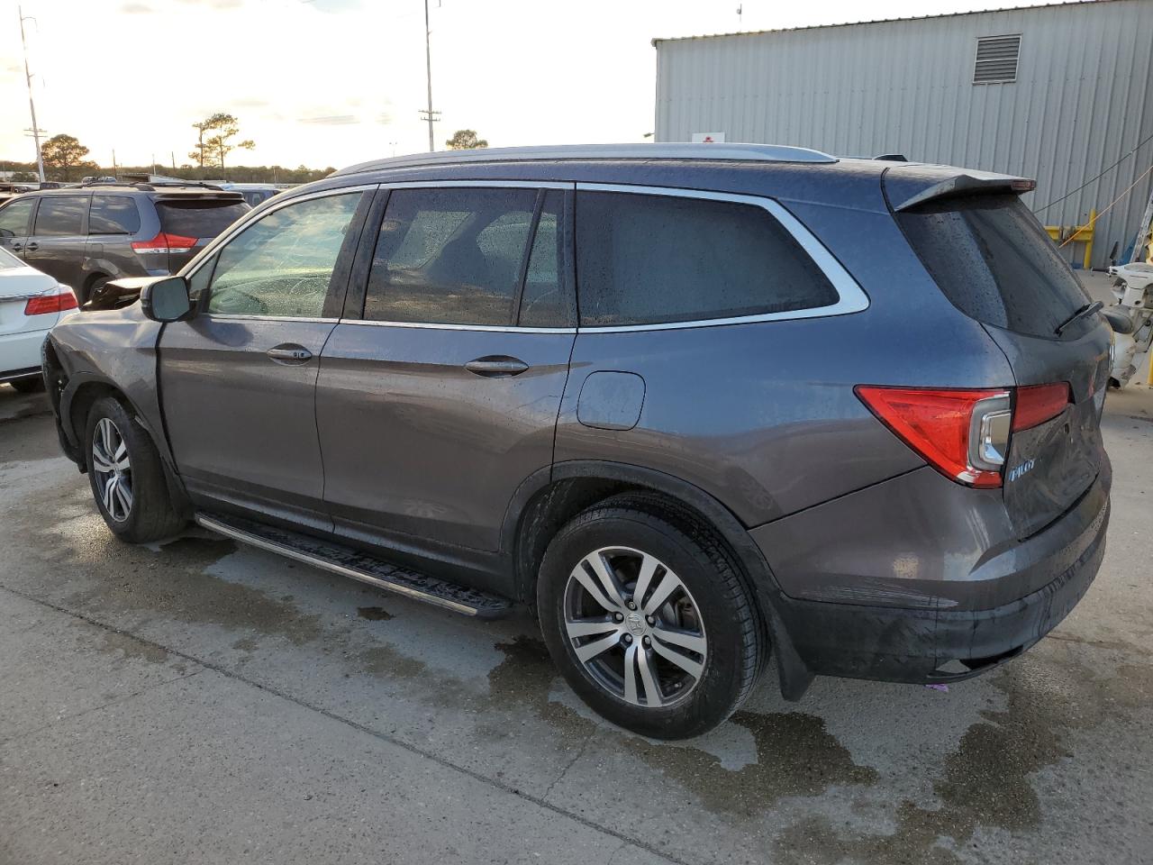Image 2 of 2017 HONDA PILOT EXL 2017 with VIN 5FNYF5H57HB024257