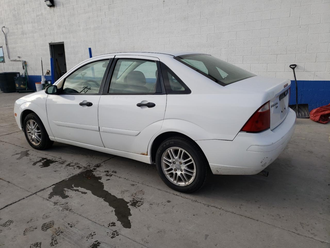 Image 2 of 2007 FORD FOCUS ZX4 2007 with VIN 1FAFP34N47W127750