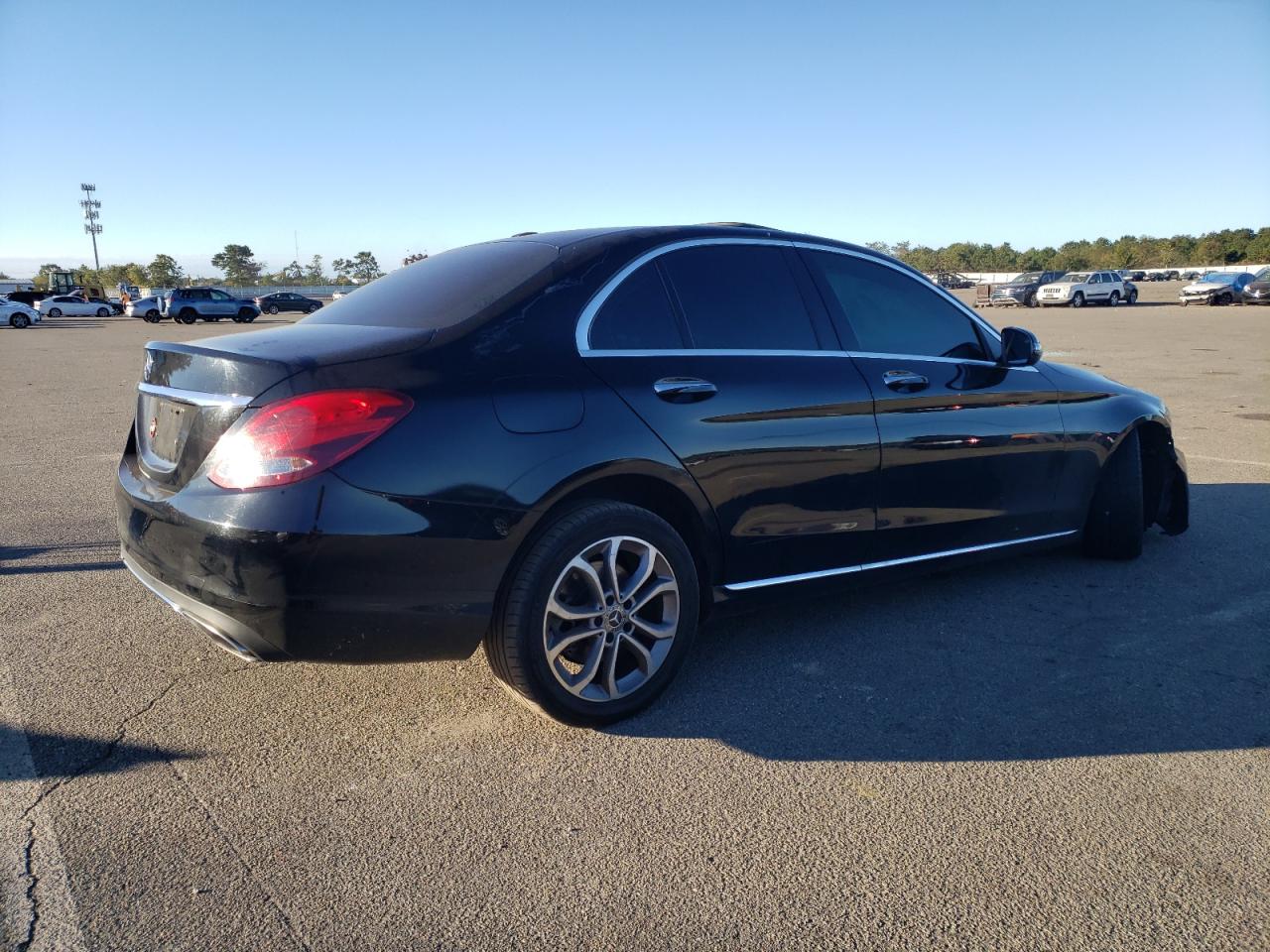 Image 3 of 2018 MERCEDES-BENZ C 300 4MATIC 2018 with VIN 55SWF4KB6JU247085