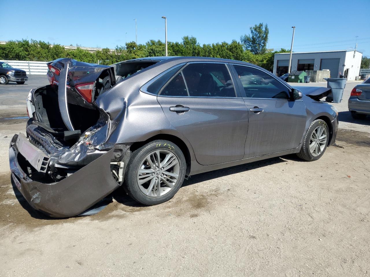 Obraz 3 z 2015 TOYOTA CAMRY SE 2015 z VIN 4T1BF1FK3FU483535