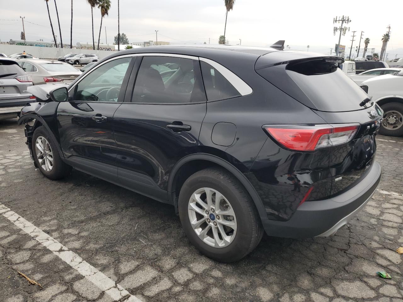 Image 2 of 2022 FORD ESCAPE SE 2022 with VIN 1FMCU9G68NUA71409