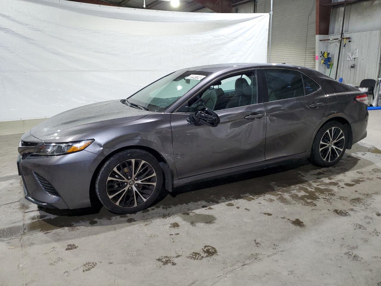 Obraz 1 z 2020 TOYOTA CAMRY SE 2020 z VIN 4T1G11AK8LU373832