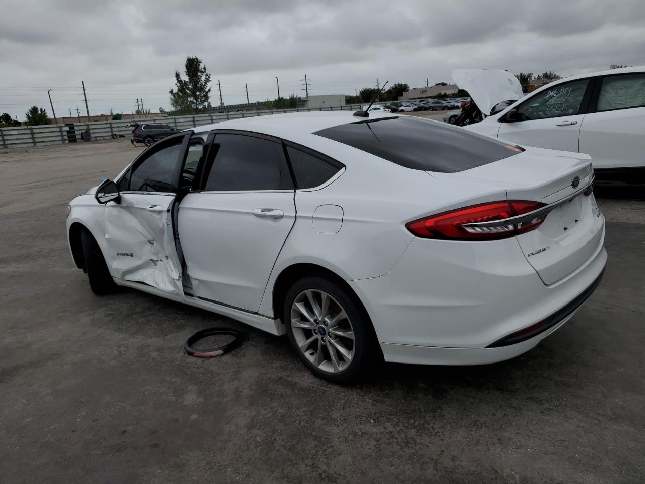 Obraz 2 z 2017 FORD FUSION SE HYBRID 2017 z VIN 3FA6P0LU1HR381668