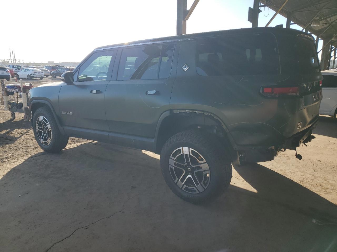 Изображение 2 2023 RIVIAN R1S ADVENTURE 2023 с VIN 7PDSGABA7PN016802