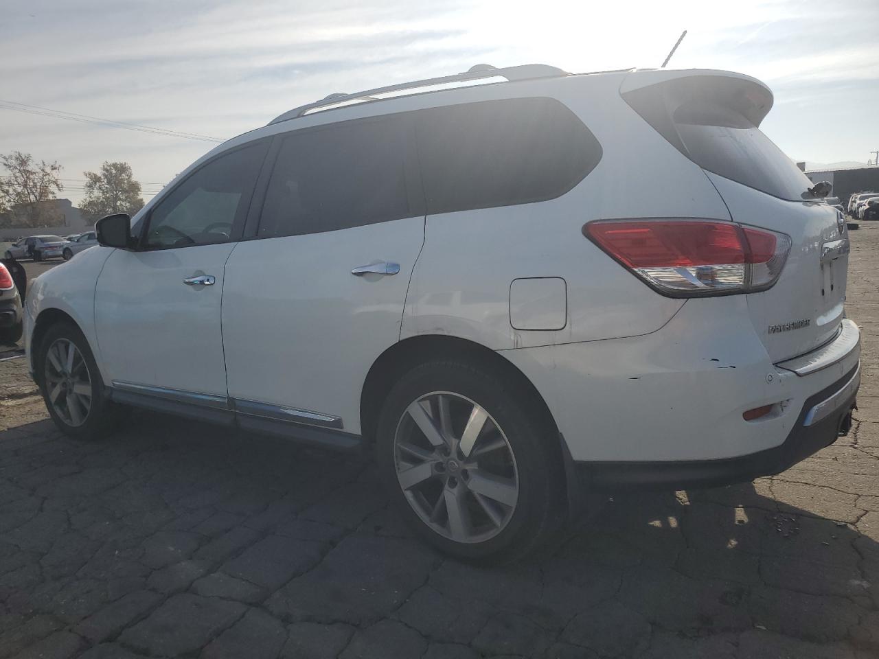 Obraz 2 z 2014 NISSAN PATHFINDER S 2014 z VIN 5N1AR2MM3EC631037