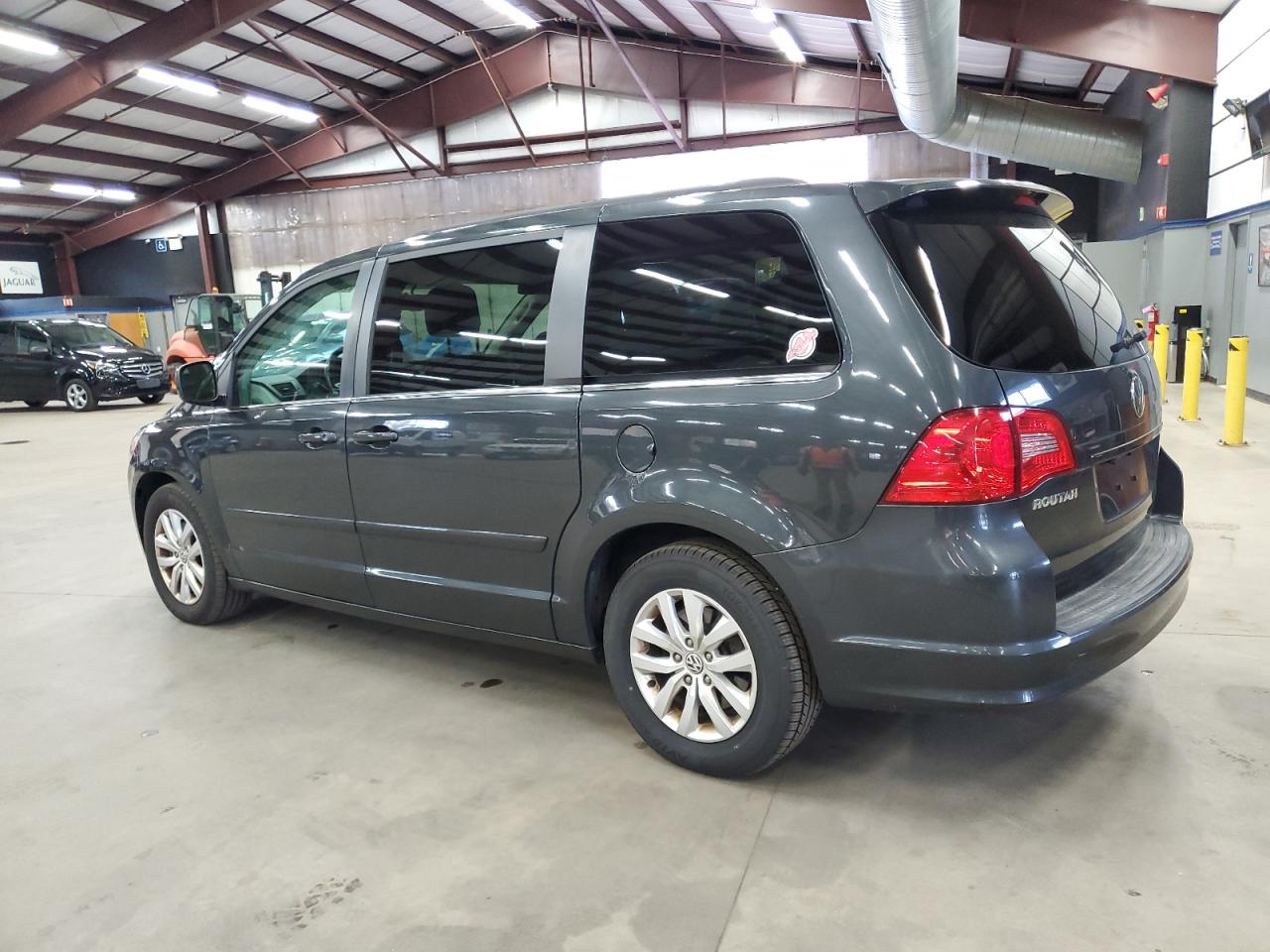 Изображение 2 2012 VOLKSWAGEN ROUTAN SE 2012 с VIN 2C4RVABGXCR354031