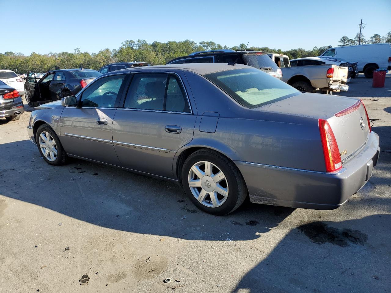 Image 2 of 2007 CADILLAC DTS  2007 with VIN 1G6KD57Y67U206046