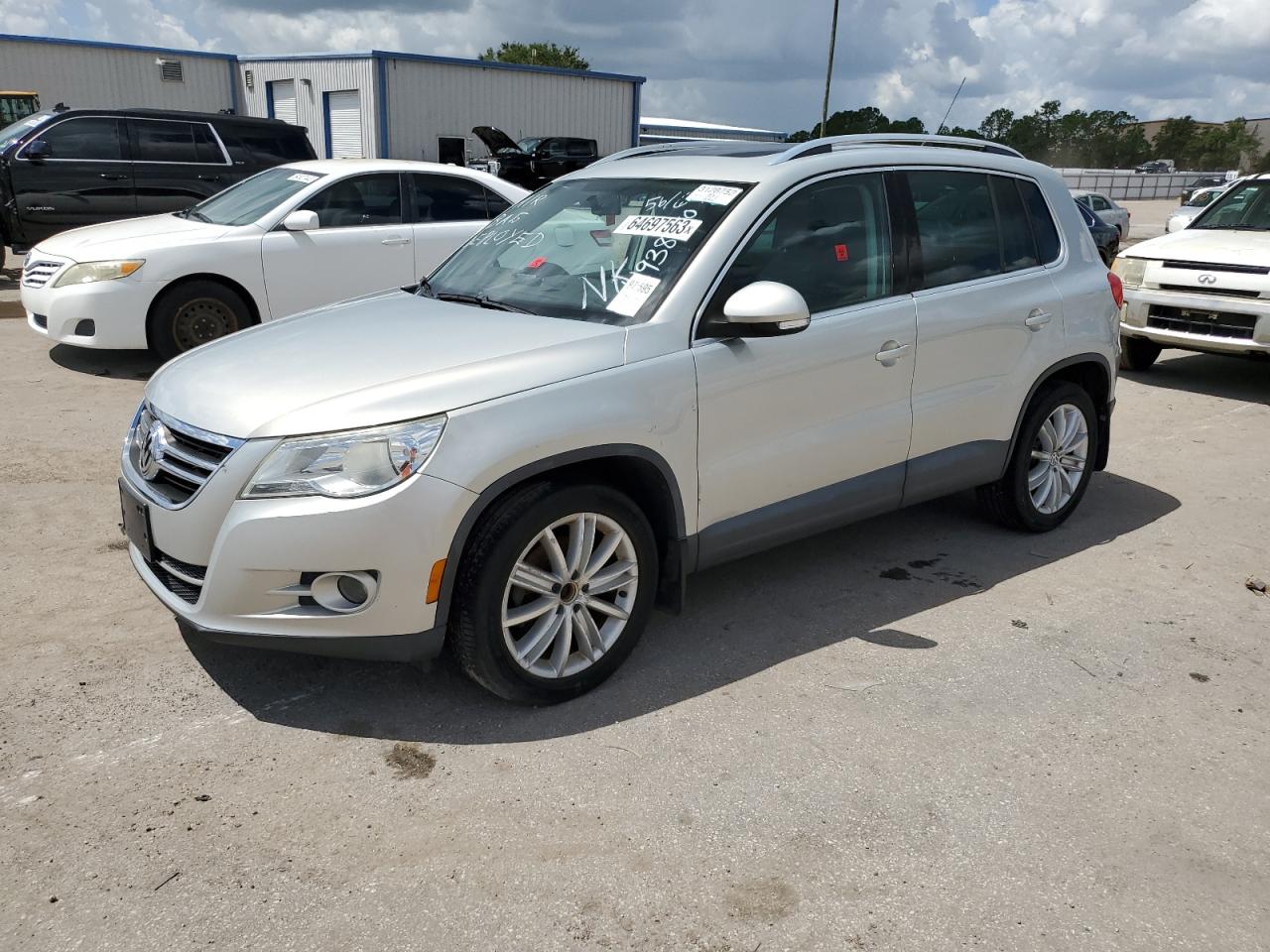Image 1 of 2011 VOLKSWAGEN TIGUAN S 2011 with VIN WVGBV7AX8BW561640