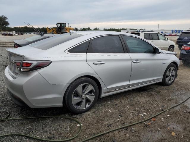 Image 3 of 2016 HYUNDAI SONATA HYBRID 2016 with VIN KMHE34L13GA017027