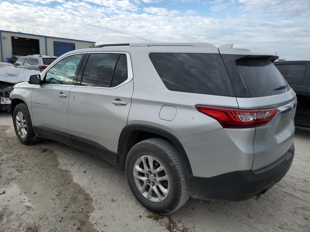 Obraz 2 z 2018 CHEVROLET TRAVERSE LT 2018 z VIN 1GNERGKWXJJ135057