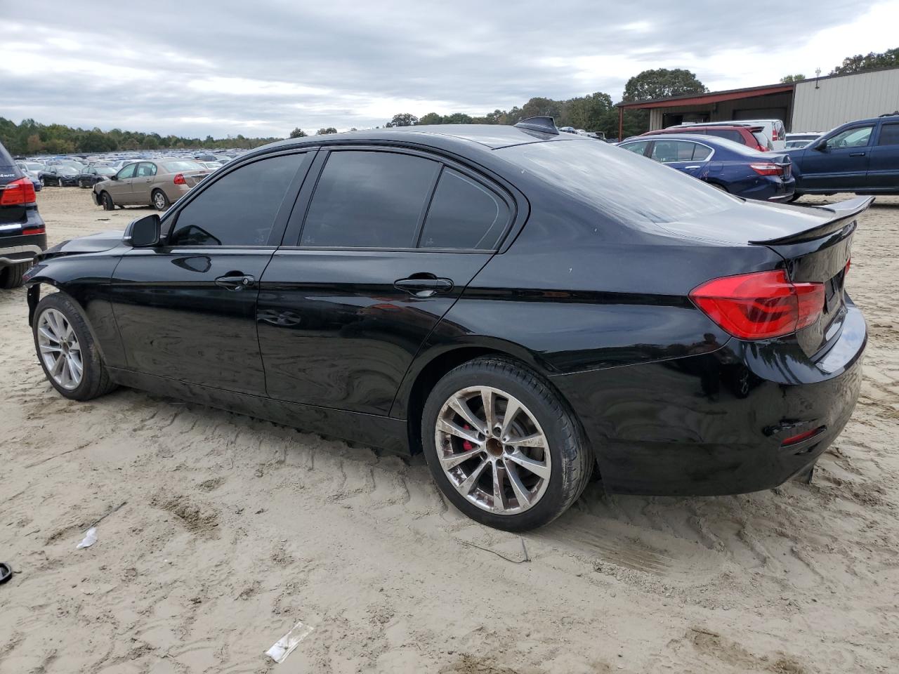 Изображение 2 2017 BMW 320 XI 2017 с VIN WBA8E5G35HNU45153