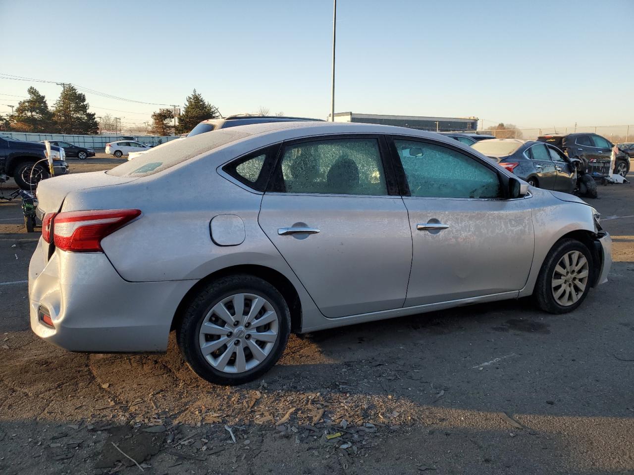 Obraz 3 z 2018 NISSAN SENTRA S 2018 z VIN 3N1AB7AP8JY255430