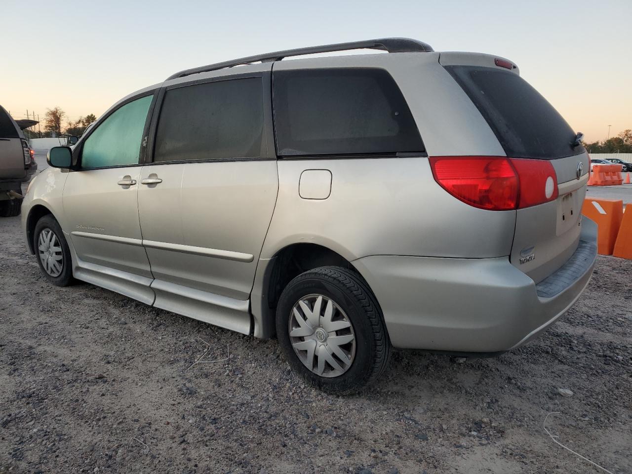 Obraz 2 z 2008 TOYOTA SIENNA CE 2008 z VIN 5TDZK23C78S132720