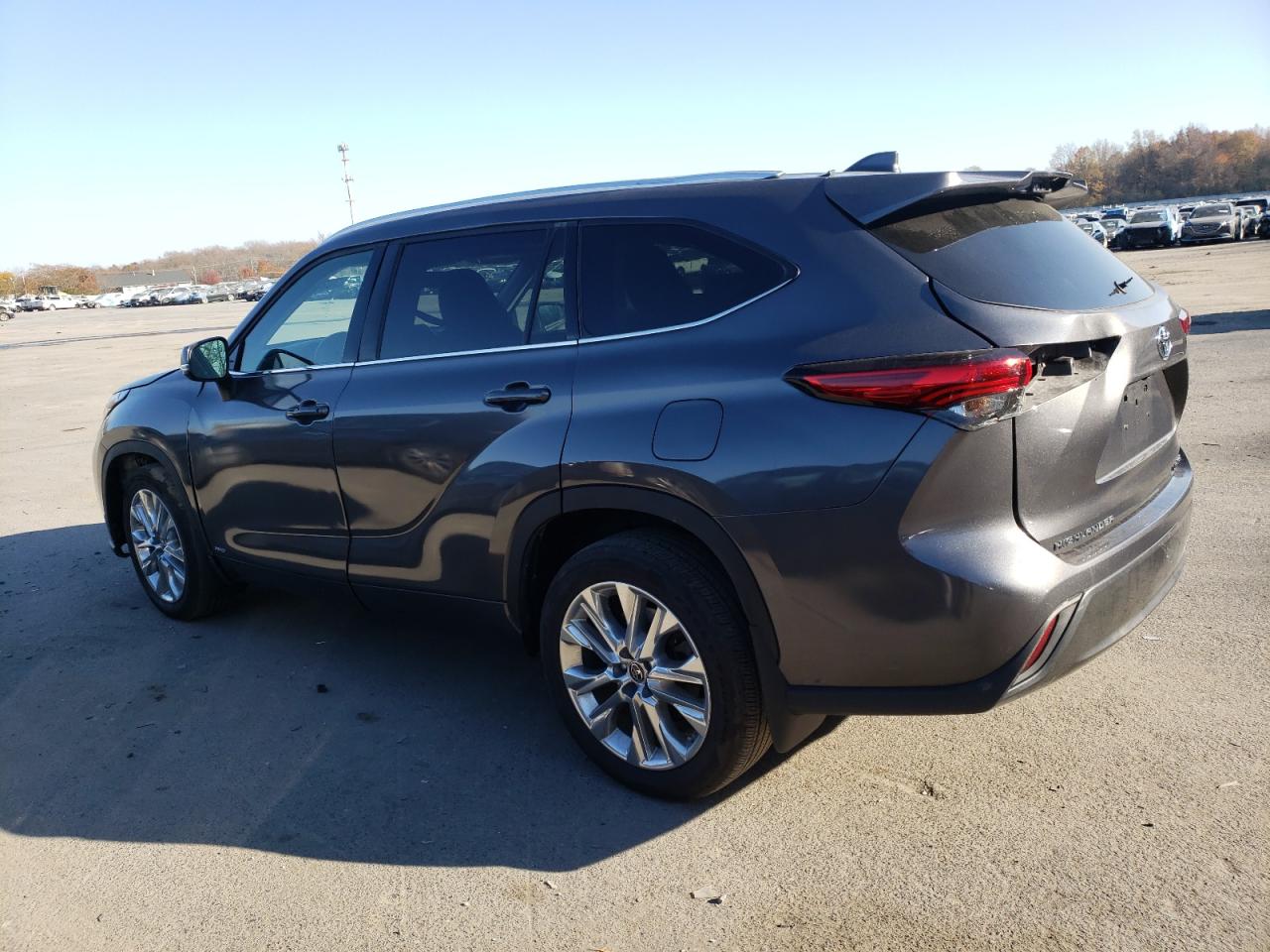 Image 2 of Toyota Highlander Hybrid Limited 2021 with VIN 5TDDBRCH8MS534609