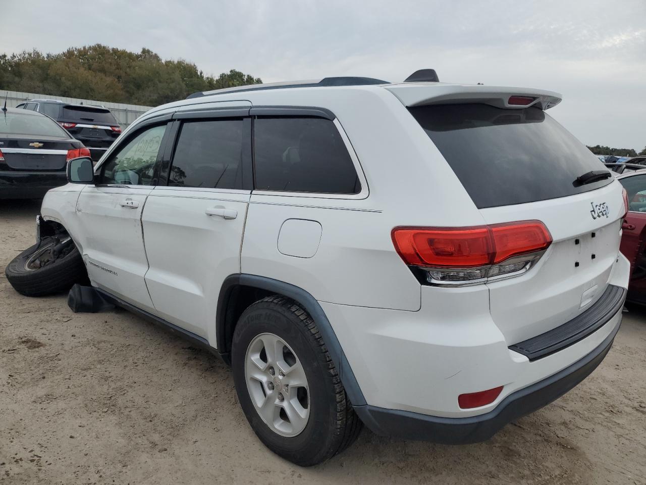 Image 2 of 2014 JEEP GRAND CHEROKEE LAREDO 2014 with VIN 1C4RJEAG2EC580886