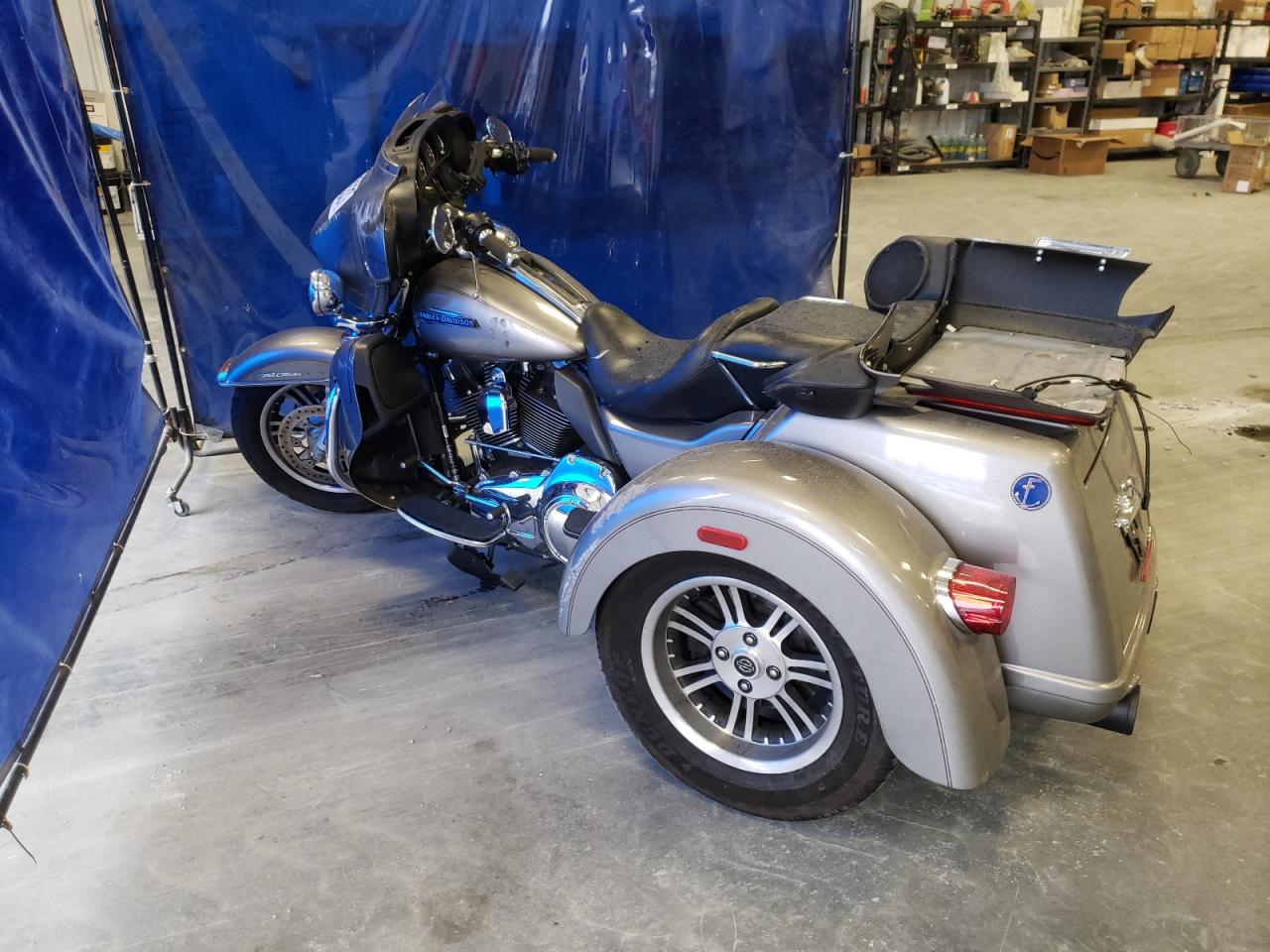 Image 3 of 2016 HARLEY-DAVIDSON FLHTCUTG TRI GLIDE ULTRA 2016 with VIN 1HD1MAL16GB852255