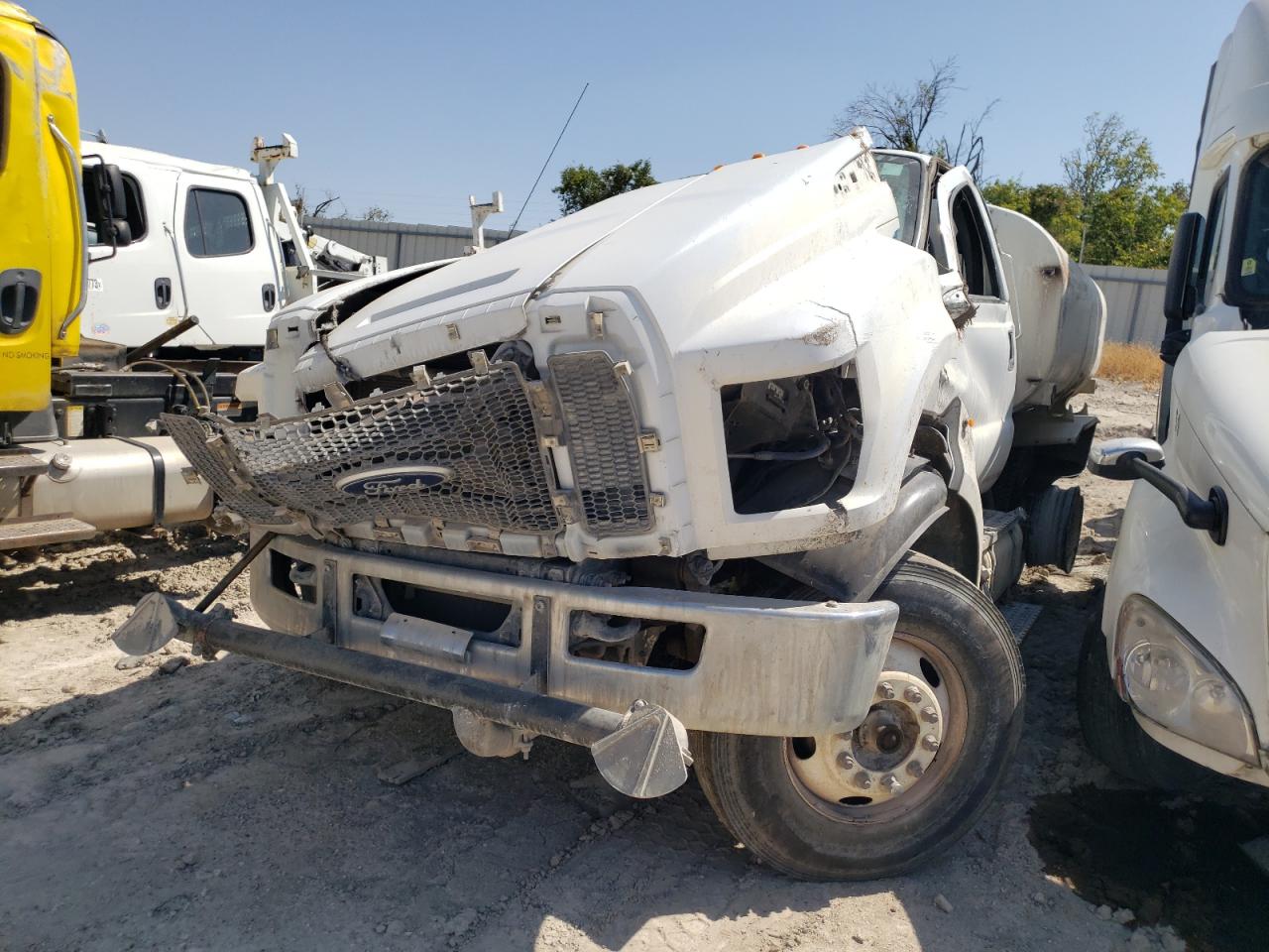 Image 2 of 2018 FORD F750 SUPER DUTY 2018 with VIN 1FDWF7DC8JDF03030