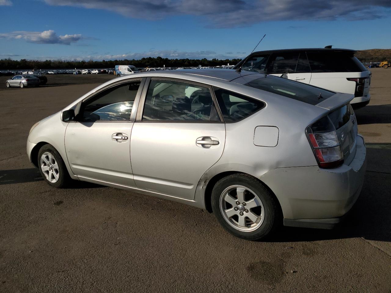 Image 2 of 2005 TOYOTA PRIUS  2005 with VIN JTDKB20U657038591