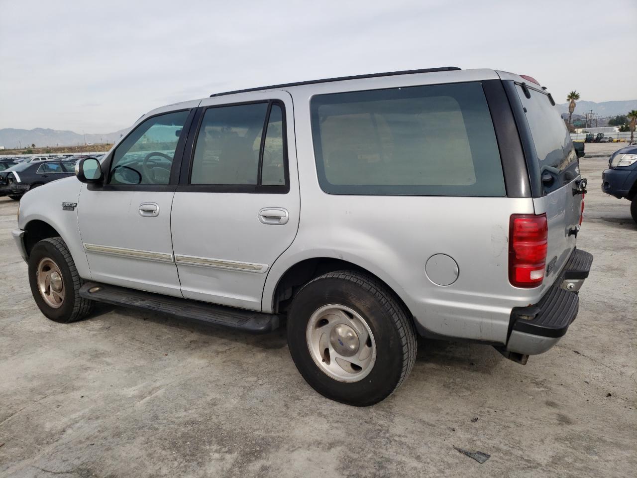 Image 2 of 1997 FORD EXPEDITION  1997 with VIN 1FMFU18L5VLA25898