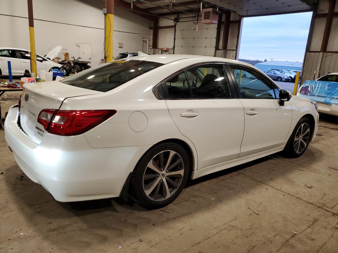 Изображение 3 2016 SUBARU LEGACY 2.5I LIMITED 2016 с VIN 4S3BNAJ60G3032667