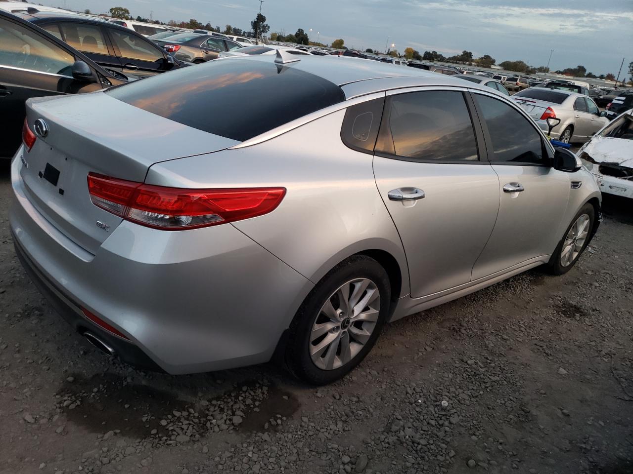 Image 3 of 2016 KIA OPTIMA EX 2016 with VIN 5XXGU4L35GG065161