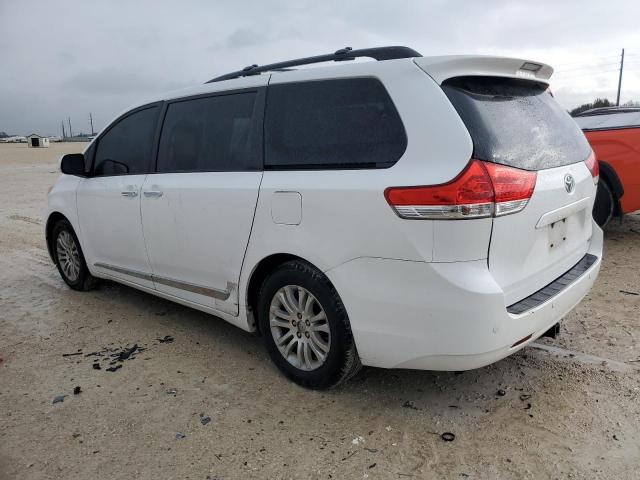 Image 2 of 2013 TOYOTA SIENNA XLE 2013 with VIN 5TDYK3DC1DS389902