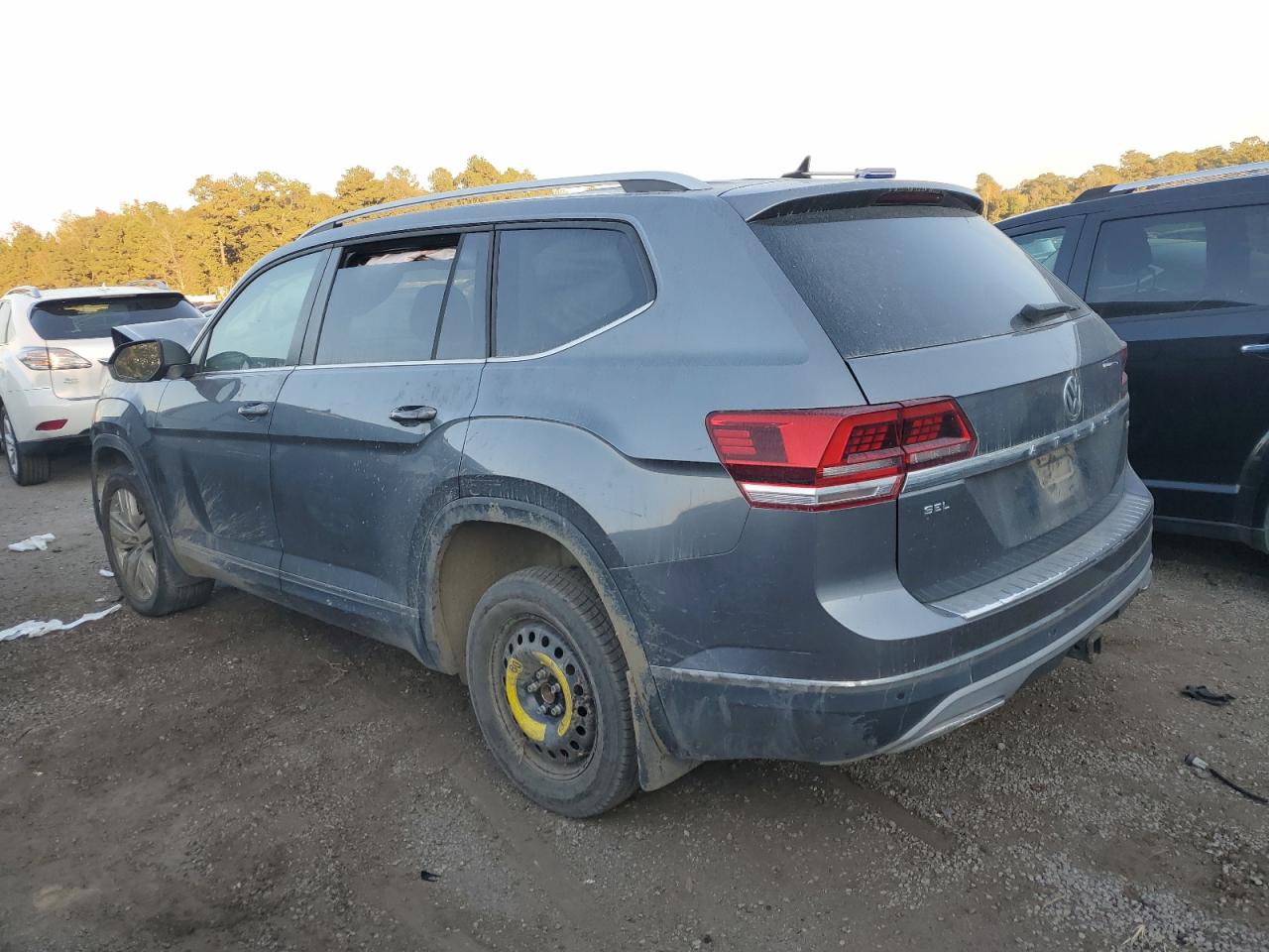 Image 2 of 2019 VOLKSWAGEN ATLAS SEL 2019 with VIN 1V2ER2CA9KC562961