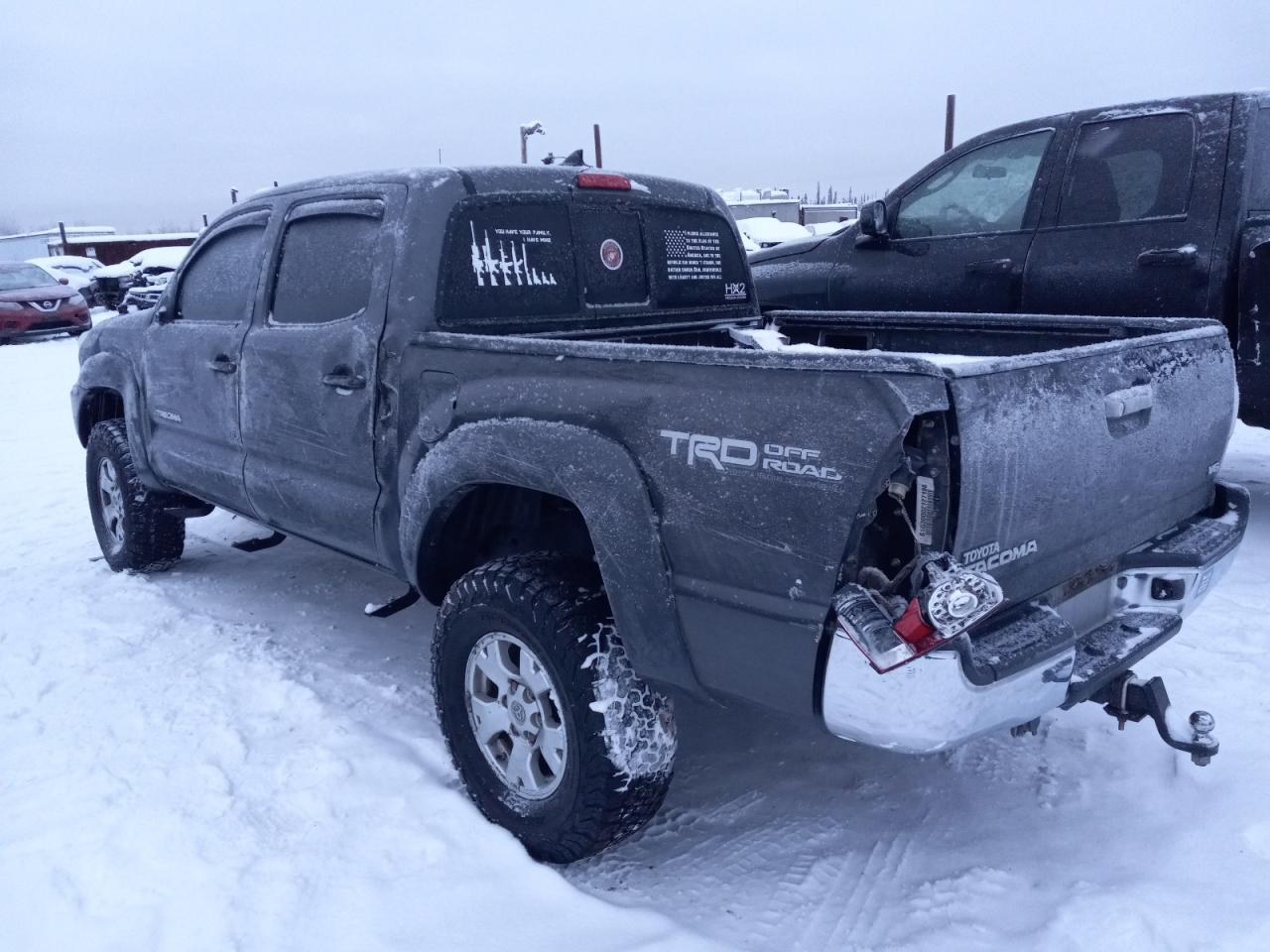 Obraz 2 z 2012 TOYOTA TACOMA DOUBLE CAB 2012 z VIN 3TMLU4EN9CM095253