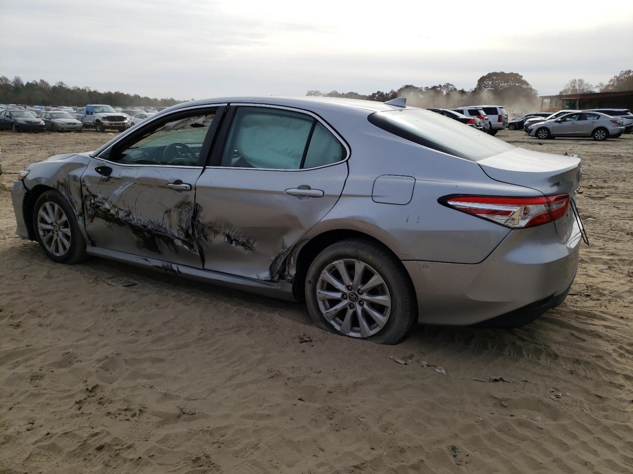 Obraz 2 z 2019 TOYOTA CAMRY L 2019 z VIN 4T1B11HK9KU843509