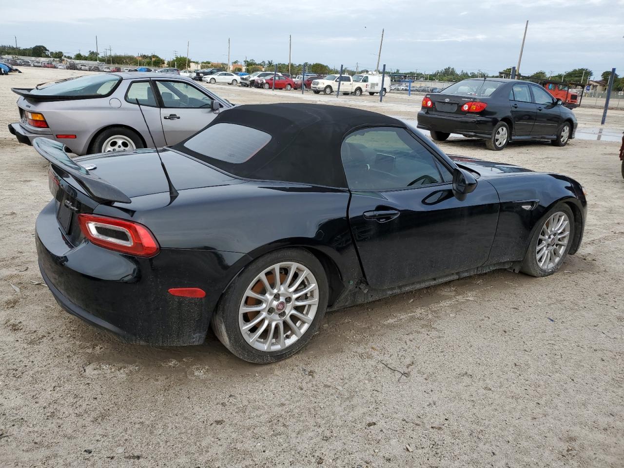 Image 3 of 2017 FIAT 124 SPIDER CLASSICA 2017 with VIN JC1NFAEK9H0106489