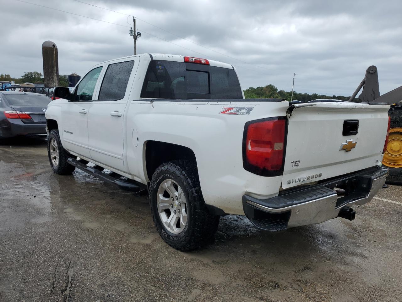 Image 2 of 2015 CHEVROLET SILVERADO K1500 LT 2015 with VIN 3GCUKRECXFG233066