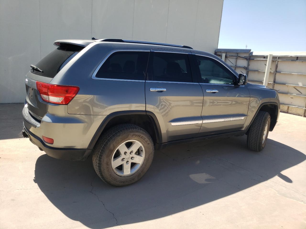 Image 3 of 2013 JEEP GRAND CHEROKEE LAREDO 2013 with VIN 1C4RJFAG2DC583470