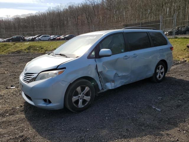 2015 TOYOTA SIENNA LE 2015 image