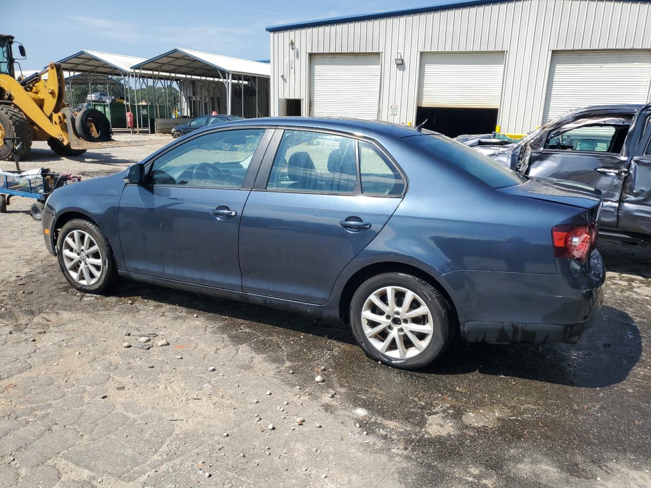 Image 2 of 2010 VOLKSWAGEN JETTA SE 2010 with VIN 3VWRX7AJ4AM109589