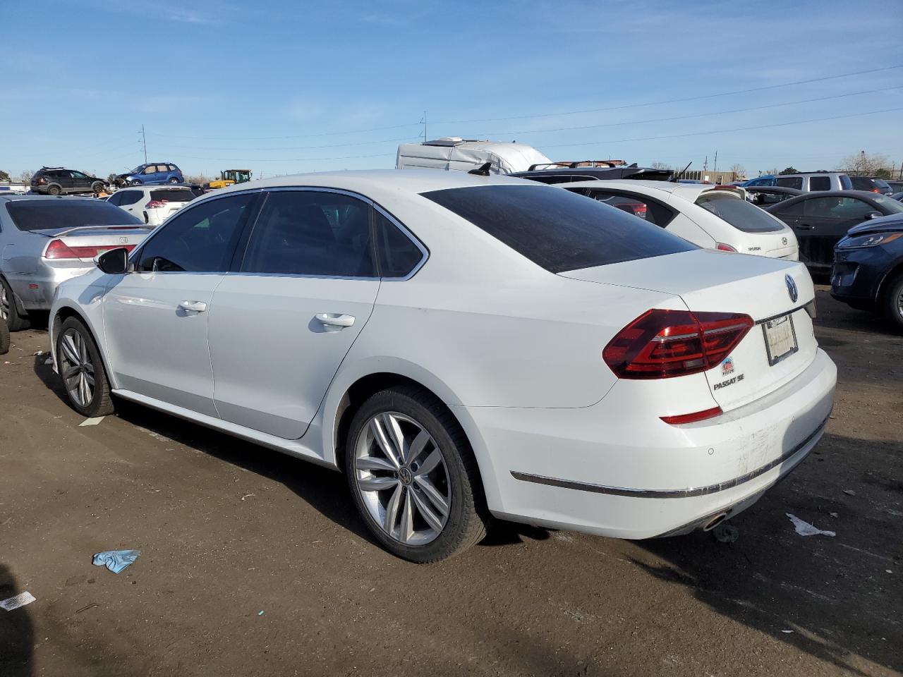 Изображение 2 2018 VOLKSWAGEN PASSAT SE 2018 с VIN 1VWBA7A32JC013725