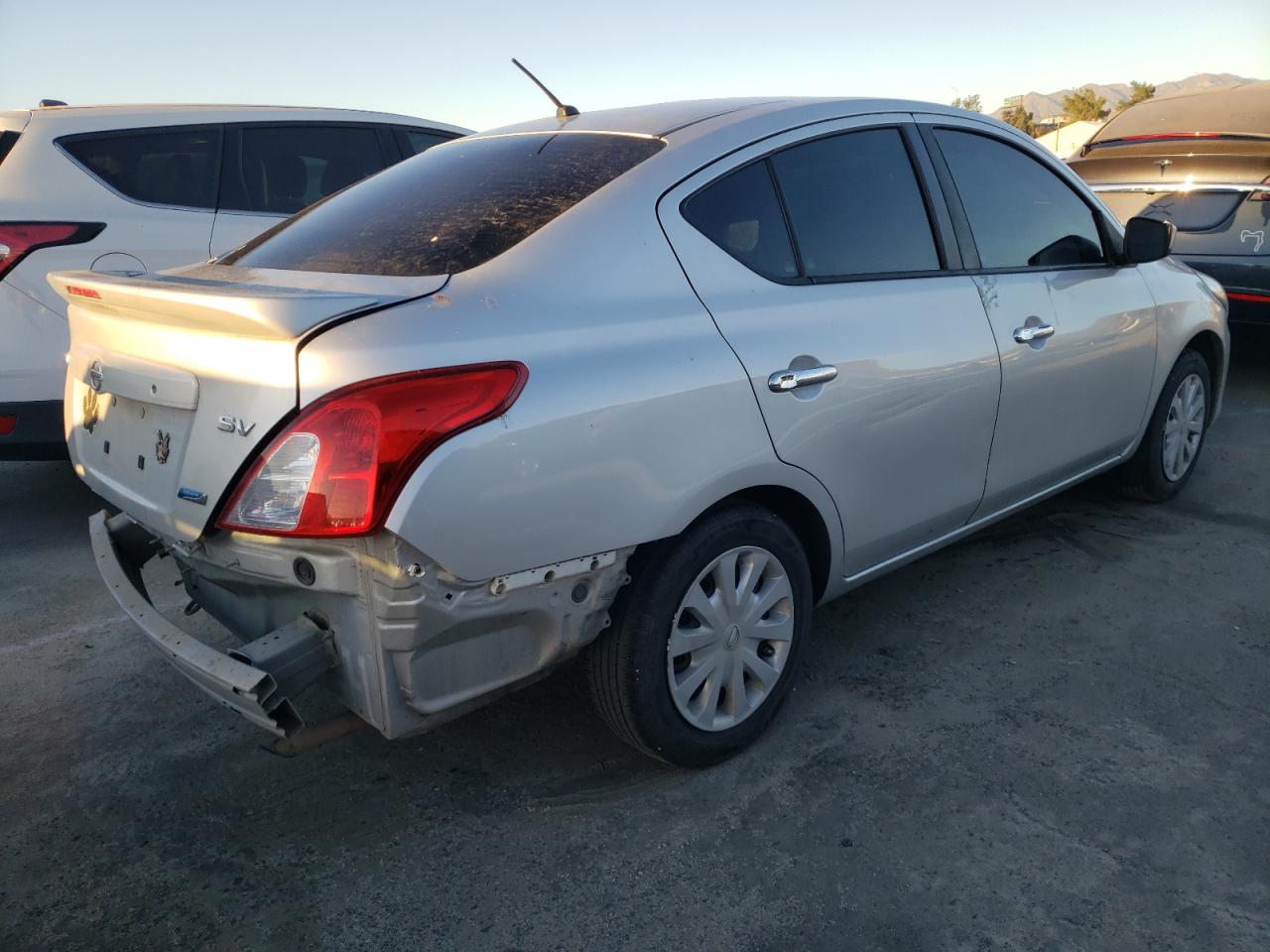 Obraz 3 z 2015 NISSAN VERSA S 2015 z VIN 3N1CN7AP9FL809224