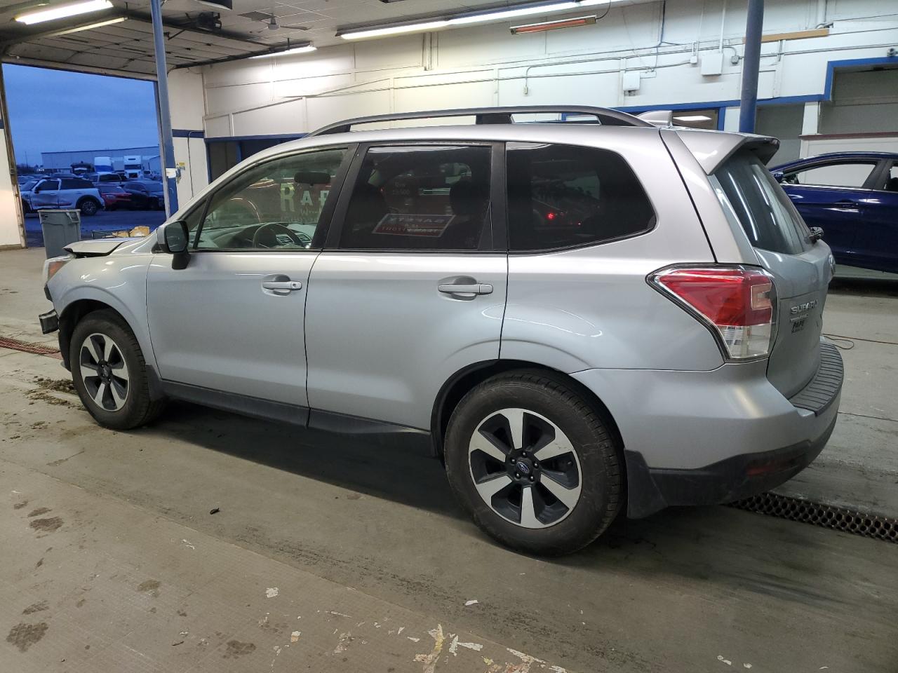 Изображение 2 2017 SUBARU FORESTER 2.5I PREMIUM 2017 с VIN JF2SJAEC8HH443039